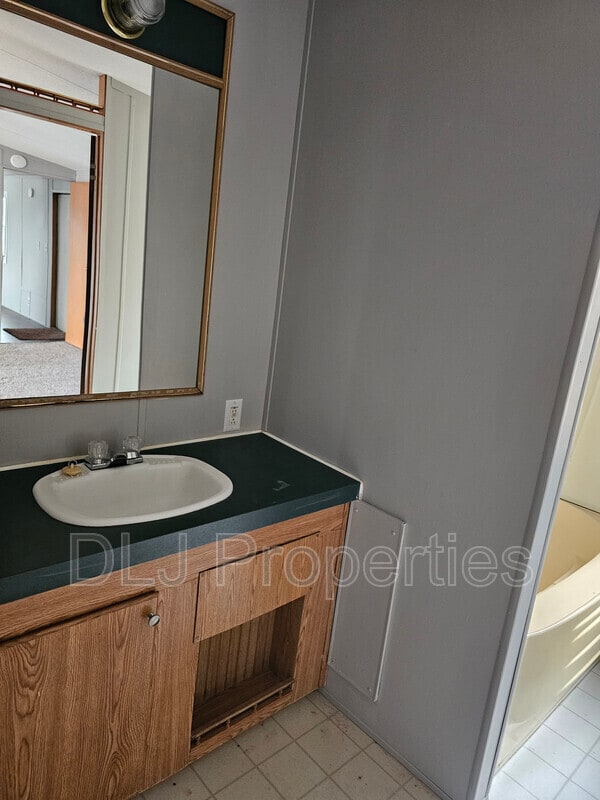 Building Photo - 957 Eslinger Ct