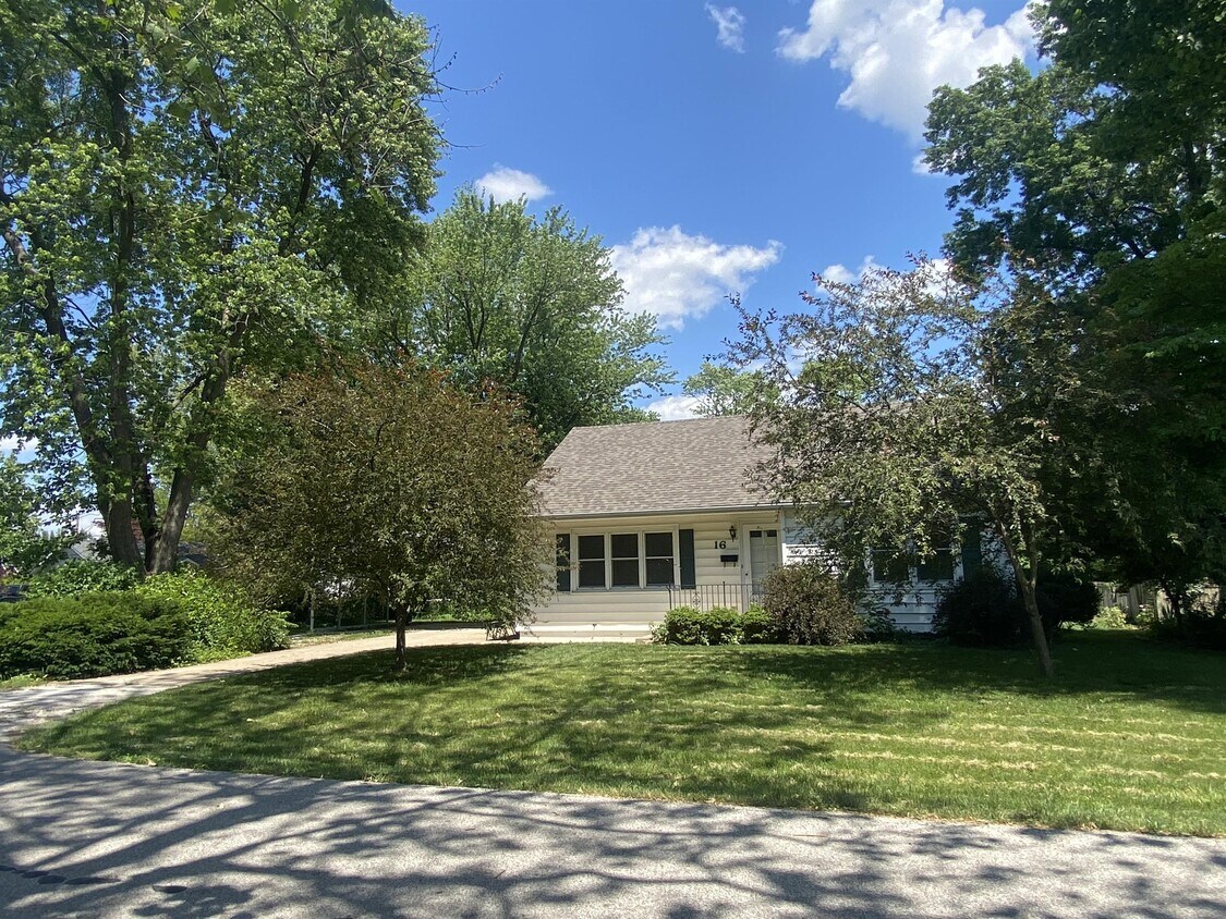 Primary Photo - 16 Evergreen Ct