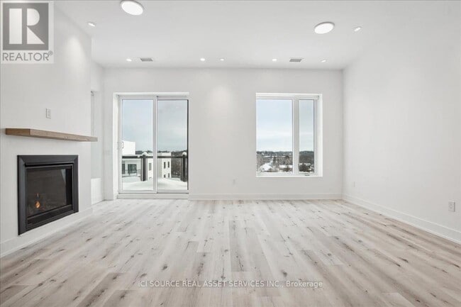 Photo du bâtiment - PH2 - 19B WEST STREET N