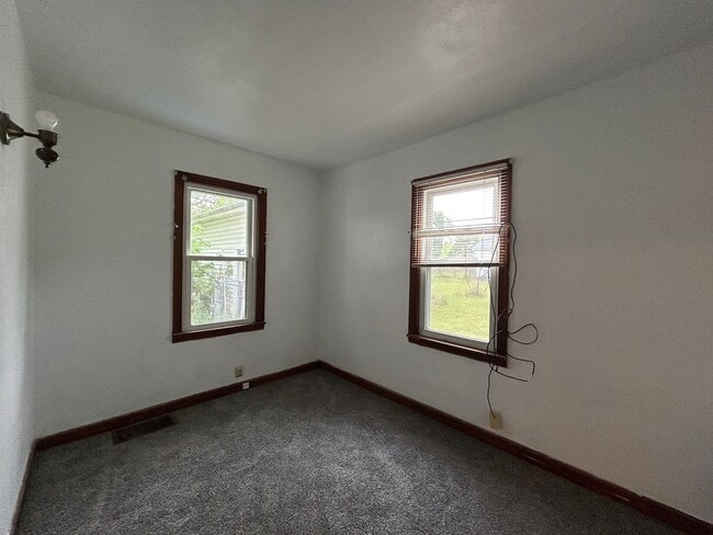 Foto del edificio - 809 Zollinger Rd