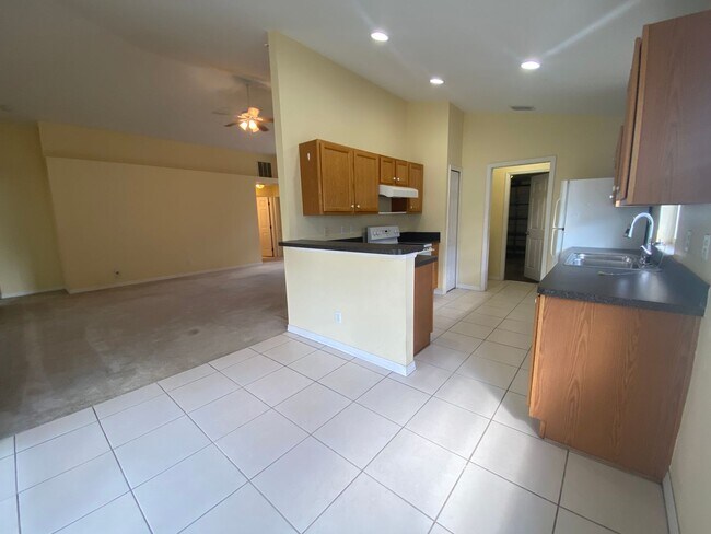 Foto del edificio - Discover Comfort & Convenience in Shadowmoss Community!