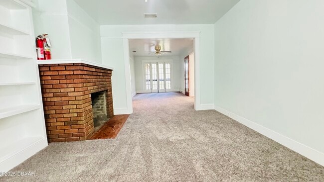 Building Photo - 215 Glenview Blvd