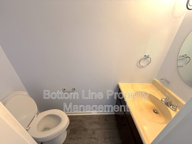 Foto del edificio - 4633 Old Lantern Way