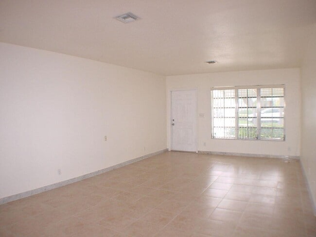Building Photo - 590 NE Wavecrest Way