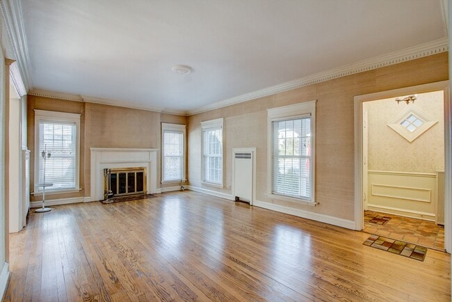 Foto del edificio - 2225 E Woodstock Pl
