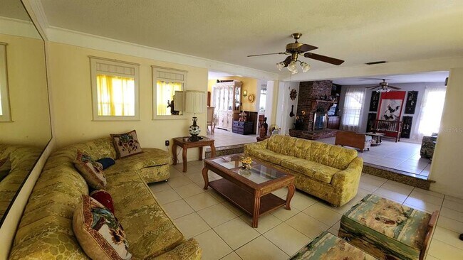 Foto del edificio - 2405 Neptune Rd