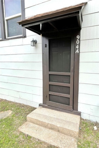 Building Photo - 904 E 29th St