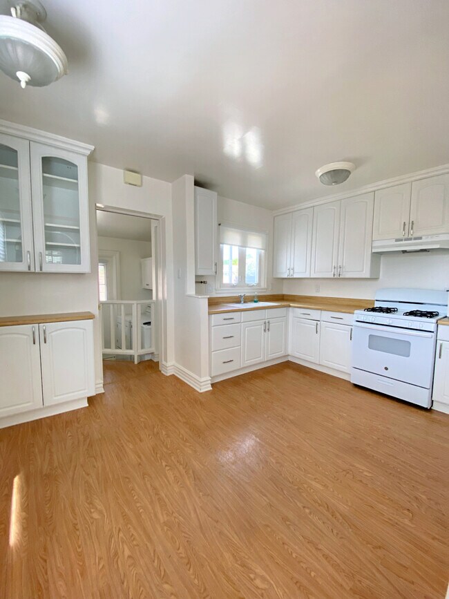 Foto del edificio - 1737 Greenwood Ave