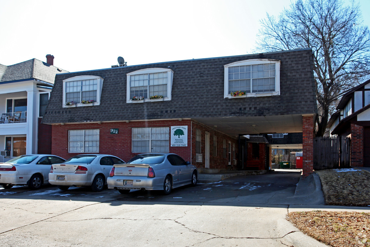 Building Photo - Heritage Oaks