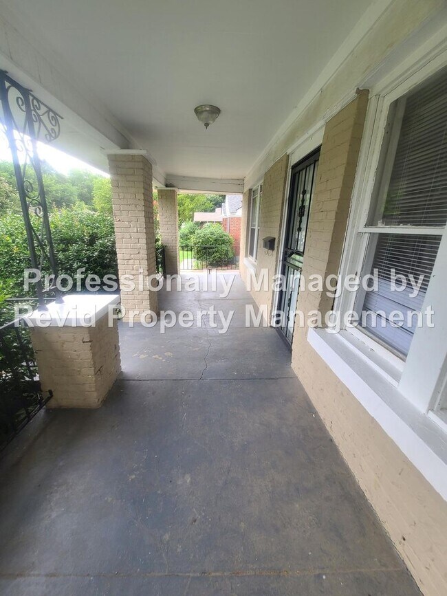 Foto del edificio - Spacious 3 Bedroom Close to the University...