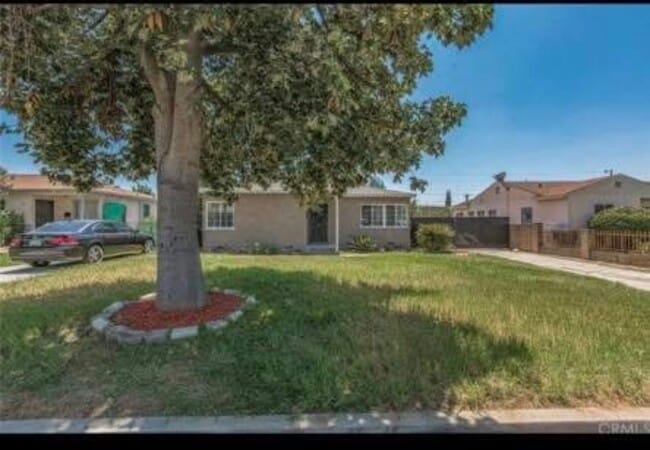 Building Photo - 1522 E Mardina St