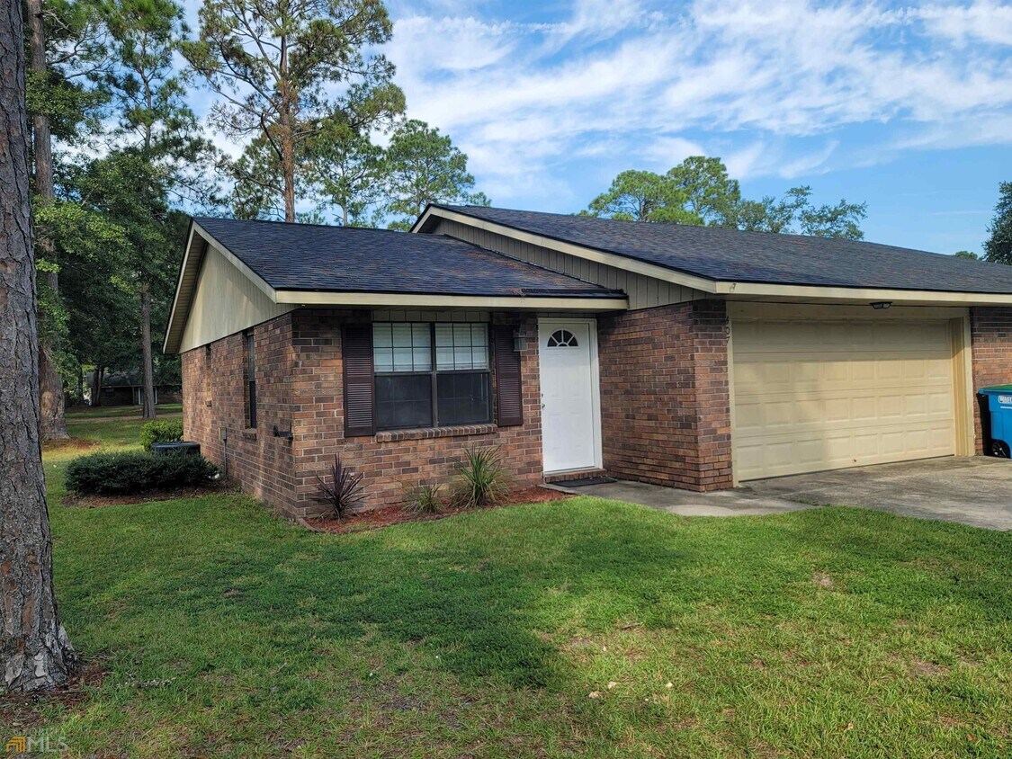 407 Savannah Ave, Rincon, GA 31326 Townhome Rentals in Rincon GA