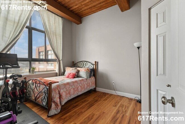 Building Photo - 10 Linwood St