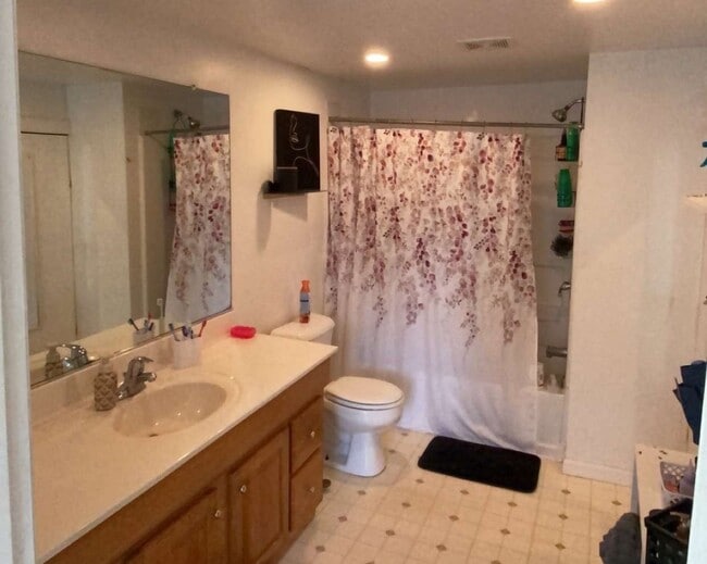 Building Photo - 616 1st Ave