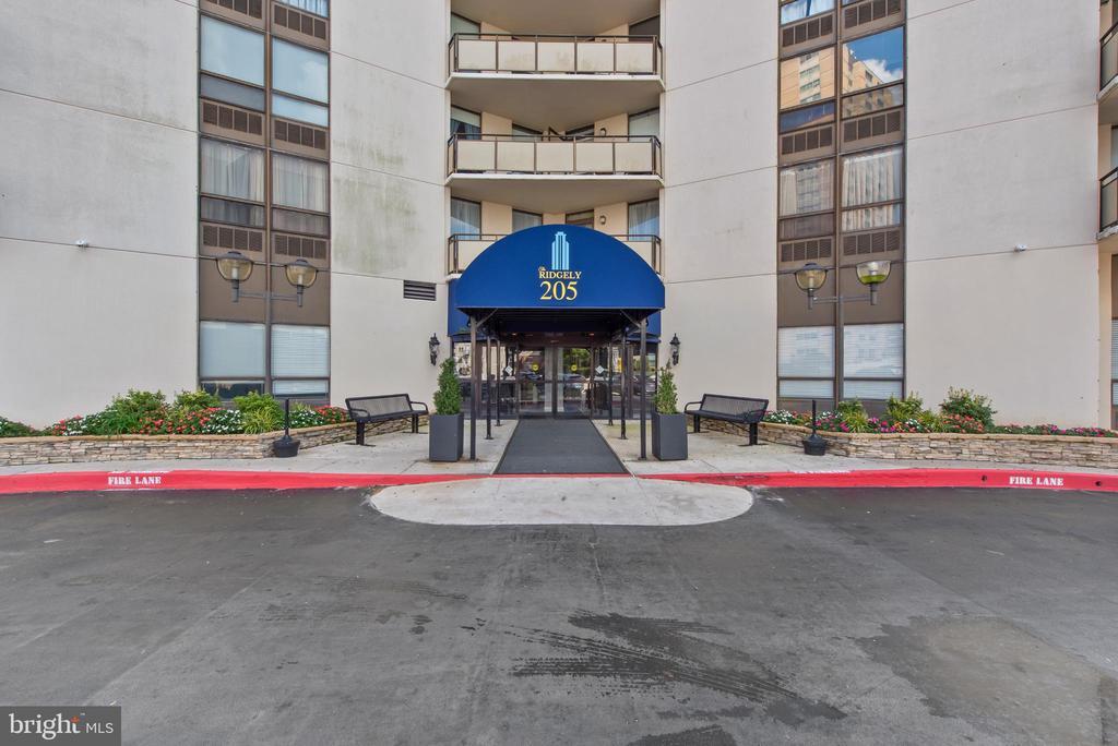 Foto principal - 205 E Joppa Rd