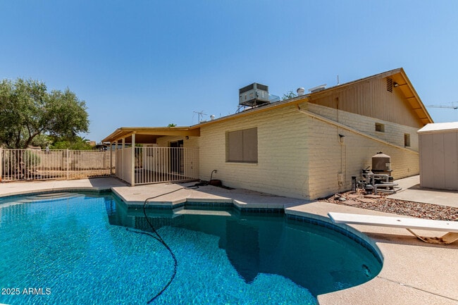 Building Photo - 5528 W Calavar Rd