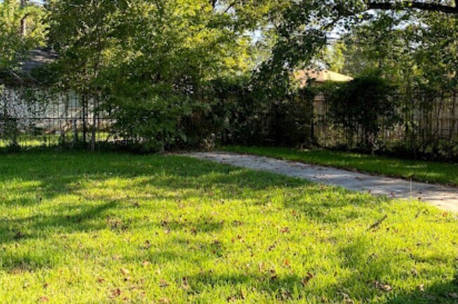 Foto del edificio - 9325 Kentshire Dr