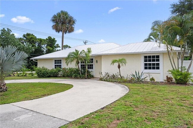 Foto del edificio - 2363 NW Brennan Ct