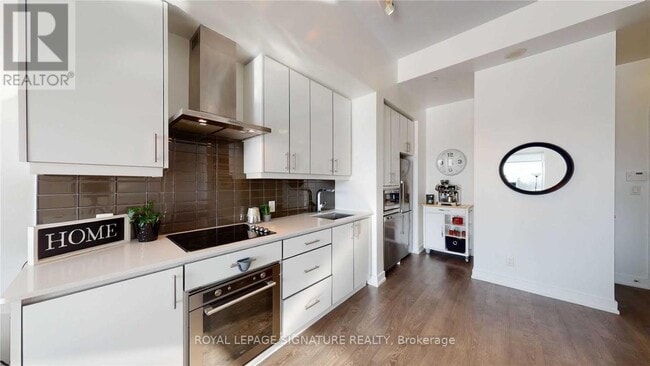 Photo du bâtiment - 75 The Donway W