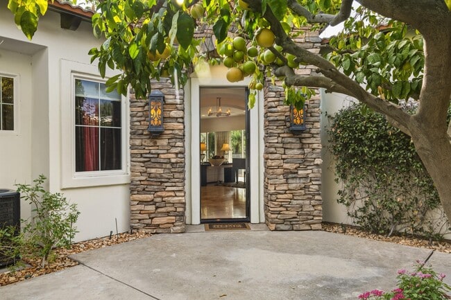 Building Photo - 45737 Club Dr