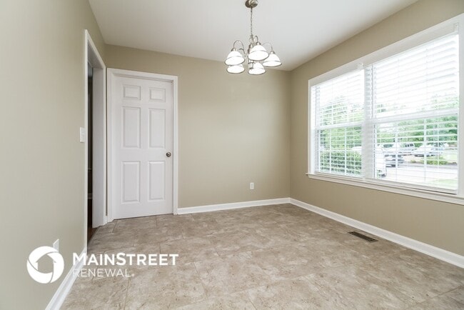 Building Photo - 2800 Sutherland Dr