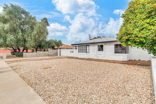 Building Photo - San Juan Duplex