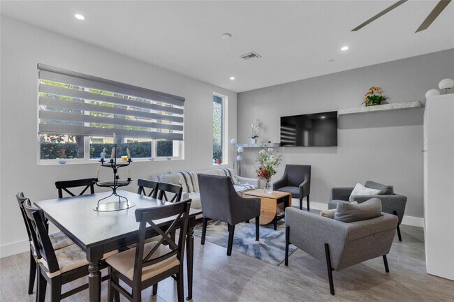 Building Photo - 1045 NE 18th Ave