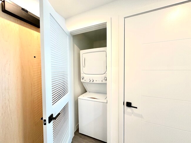 Building Photo - 1900 NW 1st Pl