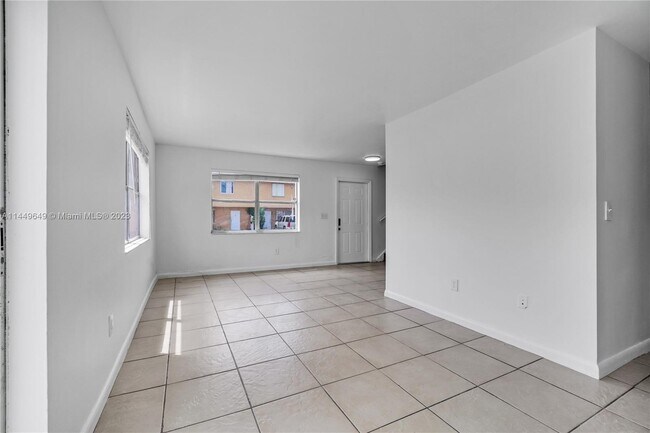 Foto del edificio - 57 NE 12th Ave