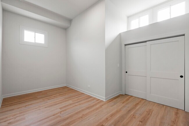 Foto del edificio - 3122 N California Ave