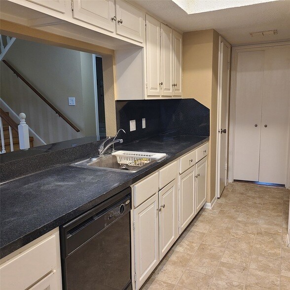Foto del edificio - 14389 Misty Meadow Ln