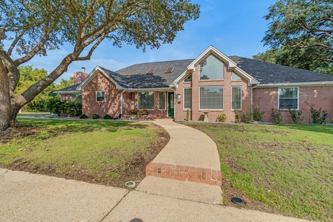 Building Photo - Welcome home to Navarre