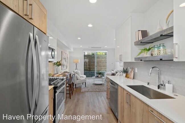 Building Photo - 2 br, 2 bath House - 4520B 41st Ave SW