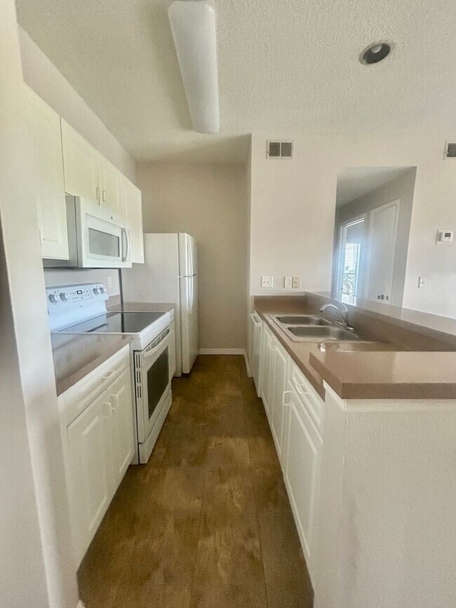Foto del edificio - HALF OFF 1ST MONTHS RENT! The Landings 3rd...