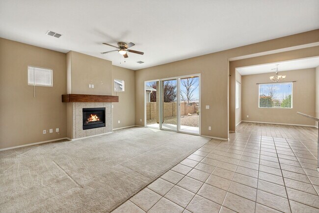Building Photo - 946 N Diaz St