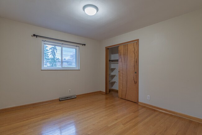 Foto del edificio - 3079 Elmwood Dr