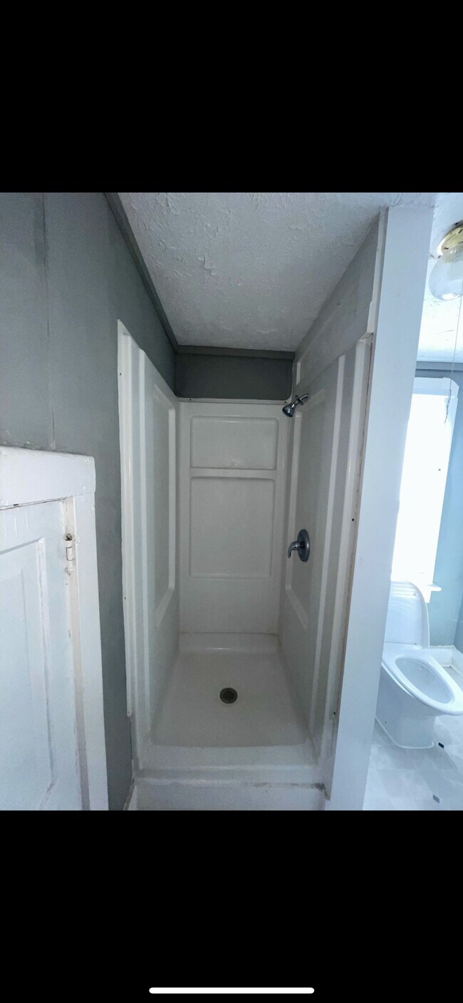 Building Photo - 1038 W Roache Units A/B - JRE