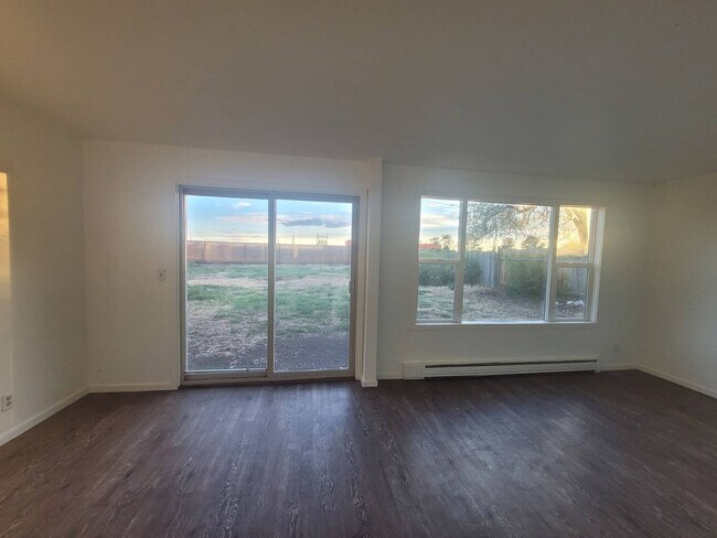 Building Photo - Comfortable 3 bedroom with carport in Moses Lake