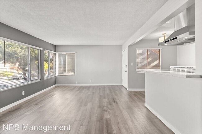 Foto del edificio - 2 br, 2 bath Apartment - 1121 Daisy Avenue...