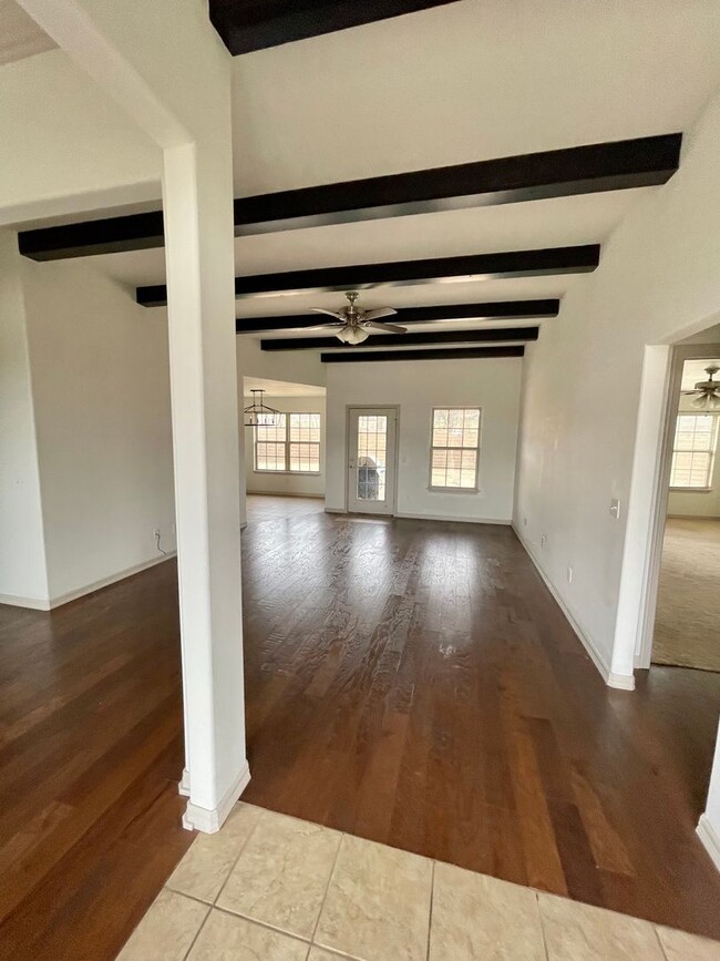 Building Photo - Gorgeous 3 Bedroom/ 2 Bath Home for Rent i...