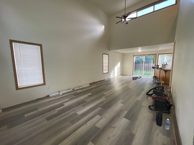 Building Photo - Beautiful 3-Bedroom, 2-Bath Home – Southeast Salem Gem!