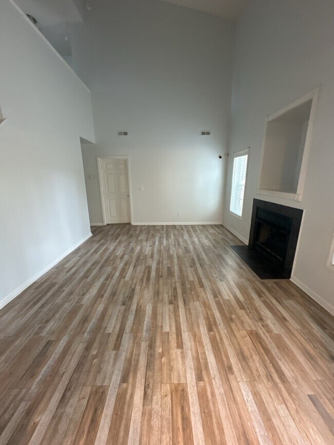 Foto del edificio - Beautiful 4 Bedroom, 2.5 Bath Home - 510 B...