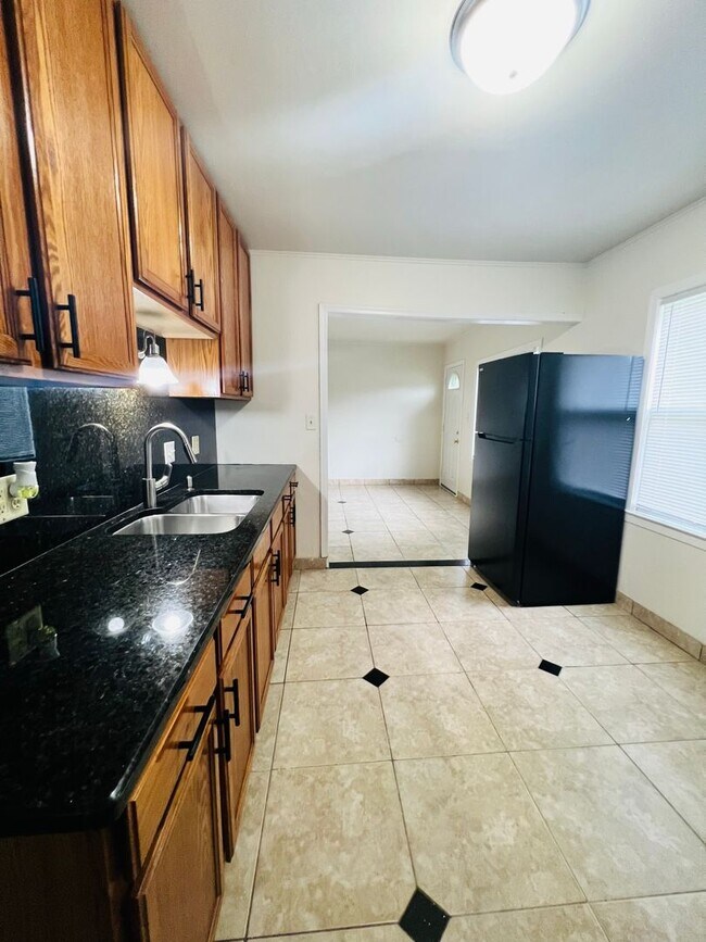 Building Photo - Two-bedroom single family home ranch!