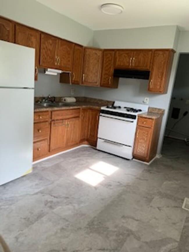 Photo - ($200 off the 2nd Month ) Three Bedroom Home Located Near Burdsal Pkwy and Riverside Dr