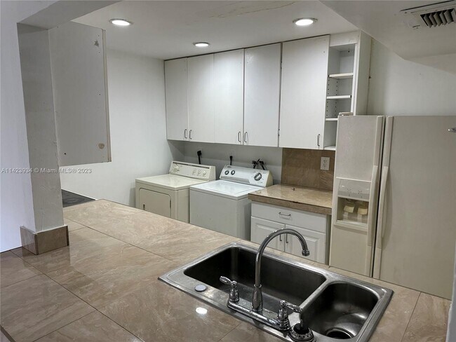 Foto del edificio - 2763 NW 196th St