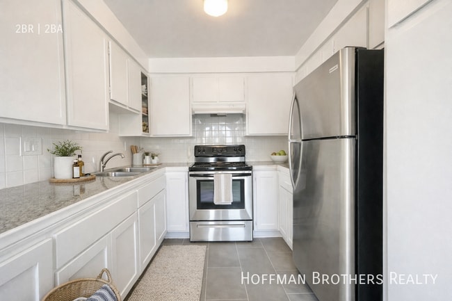 Building Photo - 1226 Larrabee St