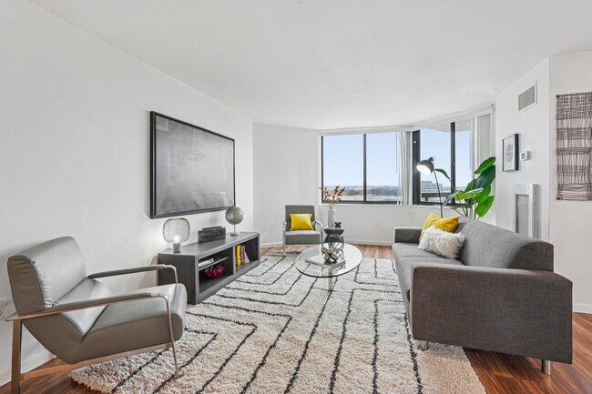 Foto del edificio - 530 Harmon Cove Tower