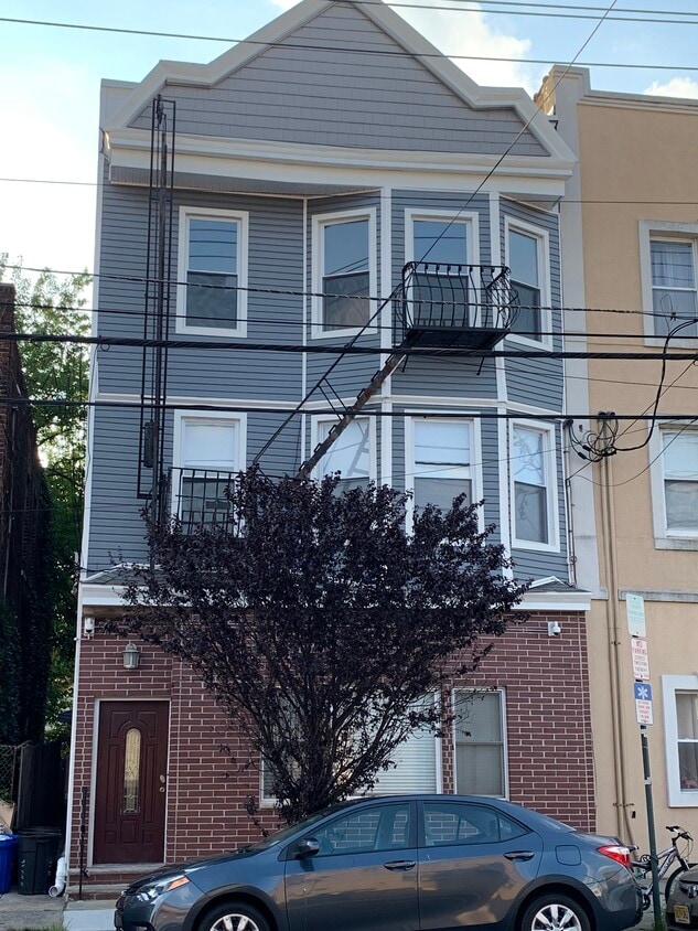 Primary Photo - 97 Avenue E