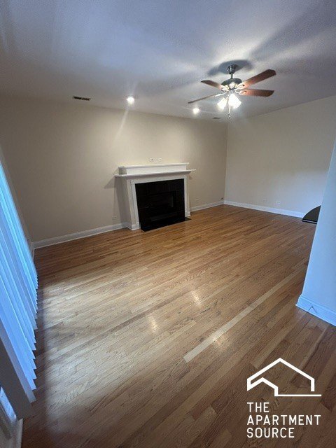 Foto del edificio - 2656 N Hamlin Ave