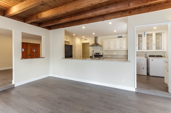 Building Photo - Newly renovated ranch style home in Granad...